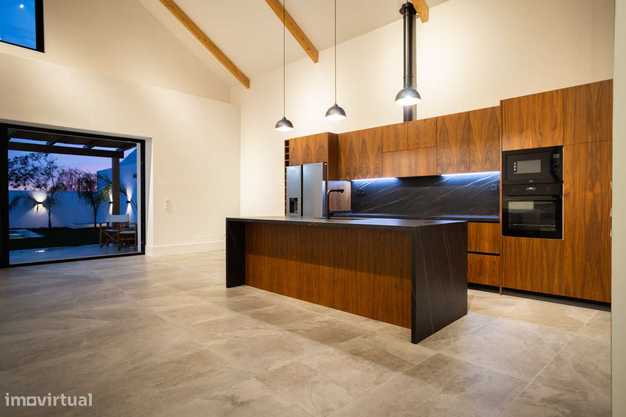 Armazém Convertido num  Loft charmoso com Jardim e Piscina em Sarilhos - Grande imagem: 4/60