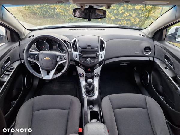 Chevrolet Cruze Station Wagon 1.6 LS+ - 10