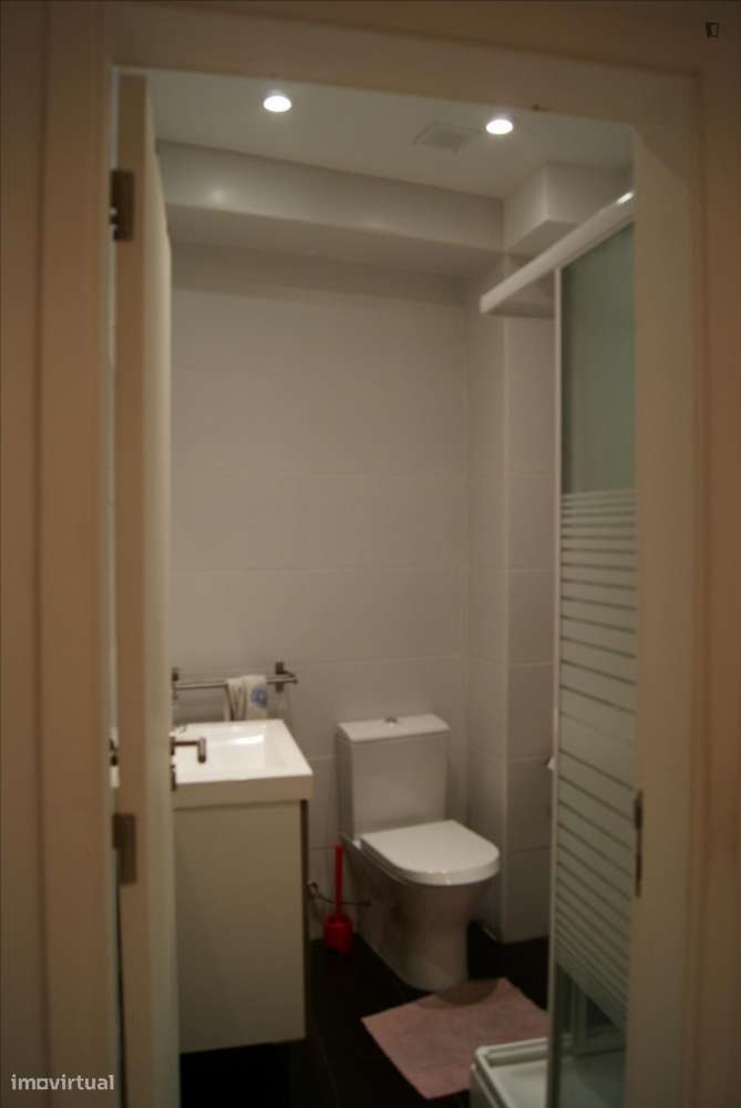 Quarto - localizado em Baixa Coimbra - Grande imagem: 5/16