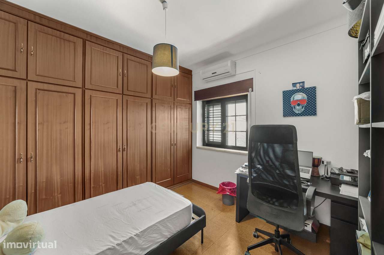 MORADIA T5 COM GARAGEM E PISCINA, 327 M² DE TERRENO PARA USUFRUIR-33