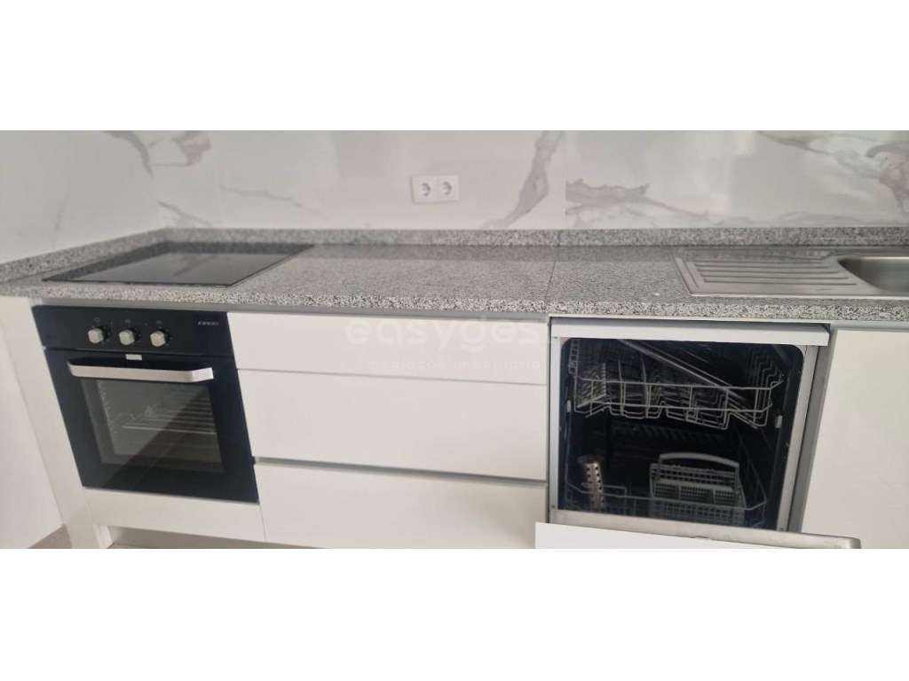 Espetacular Apartamento T1 Remodelado situado no centro de Aveiro - Grande imagem: 3/26