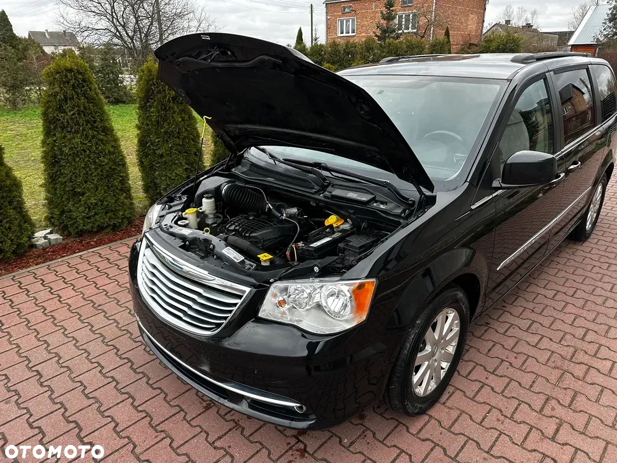 Chrysler Town & Country 3.6 Limited - 15