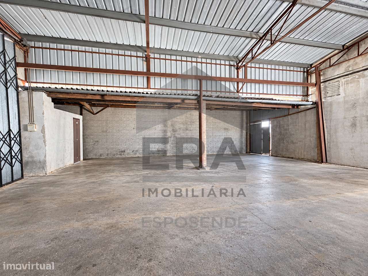 Amorim: Terreno de 1.775 m² com Moradia e Armazém-6