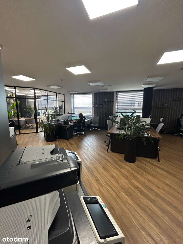 Nowoczesny biurowiec na Żoliborzu z parkingiem-6