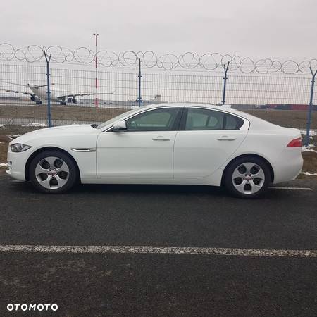 Jaguar XE 2.0 P250 HSE - 3