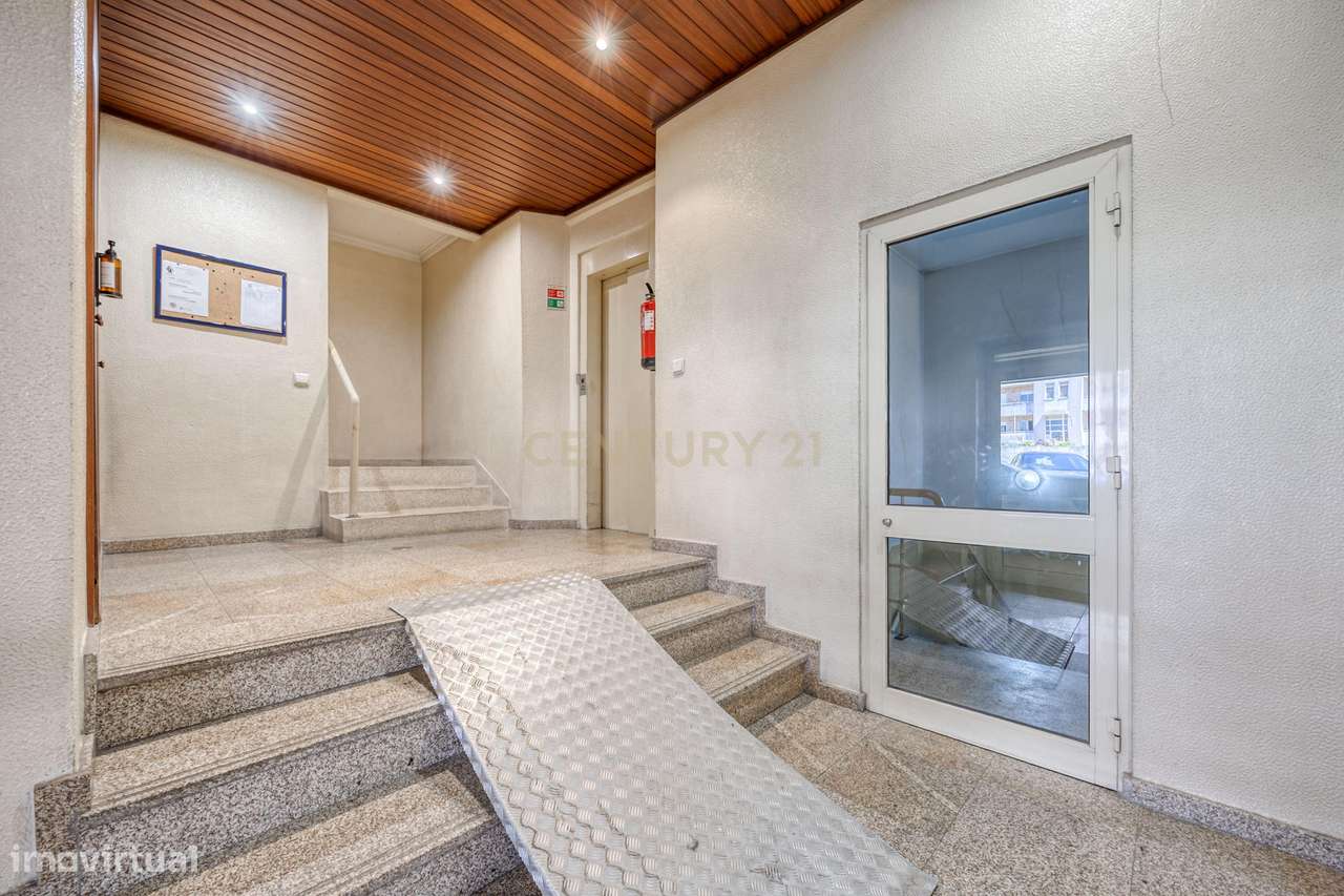 Apartamento T3 com varanda e Box fechada-27