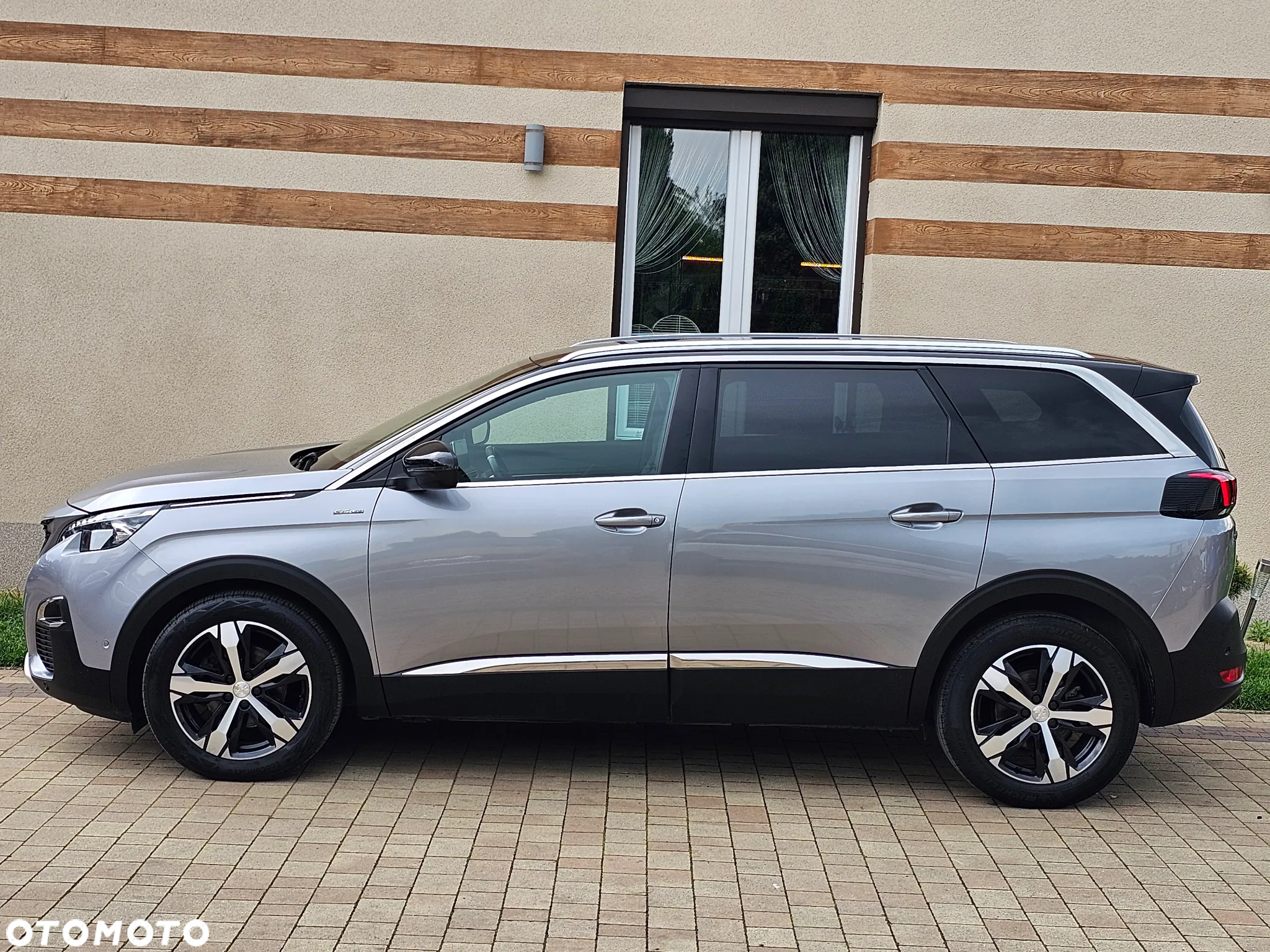 Peugeot 5008 1.6 PureTech Allure S&S EAT8 - 8