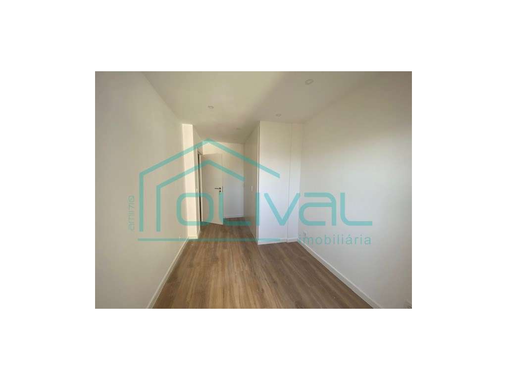 Apartamento t2 à venda na Rua São Francisco Xavier, 10-2