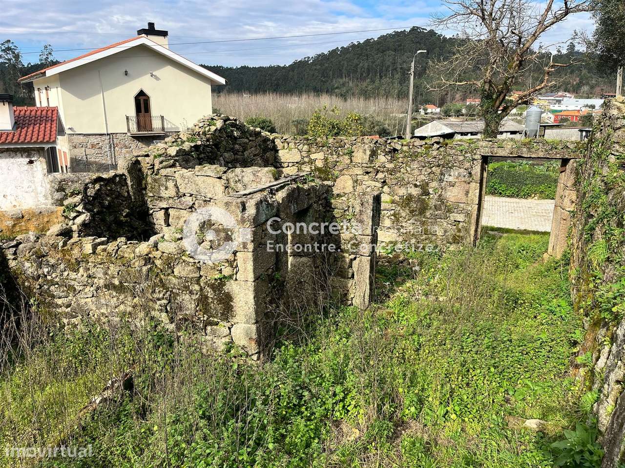 Ruína em pedra com terreno em Cossourado, Barcelos - Grande imagem: 1/18