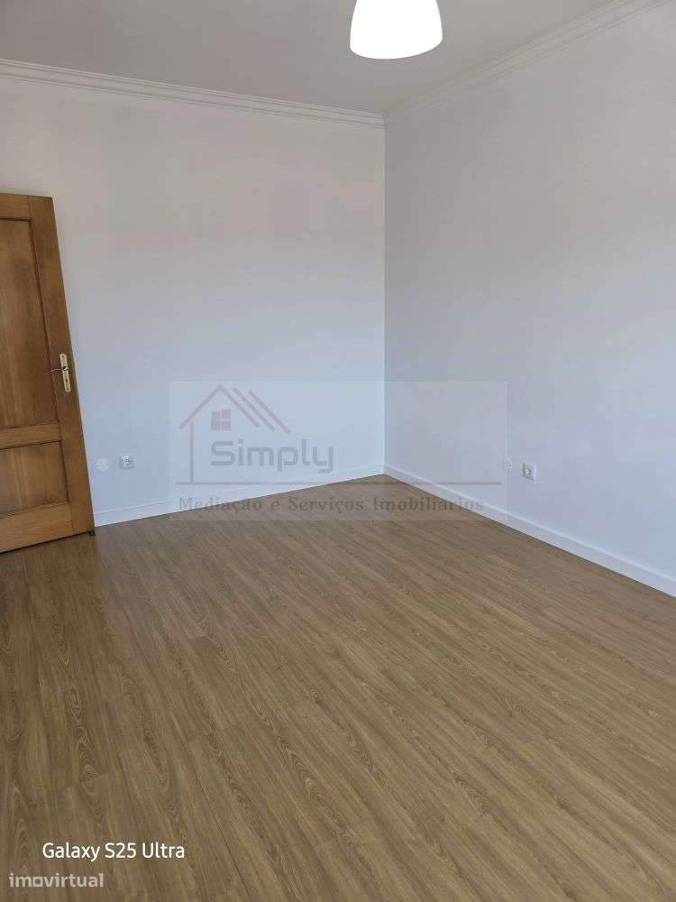 Moradia T4 com piscina e 900 m² de terreno na Quinta da Serralheira,-39
