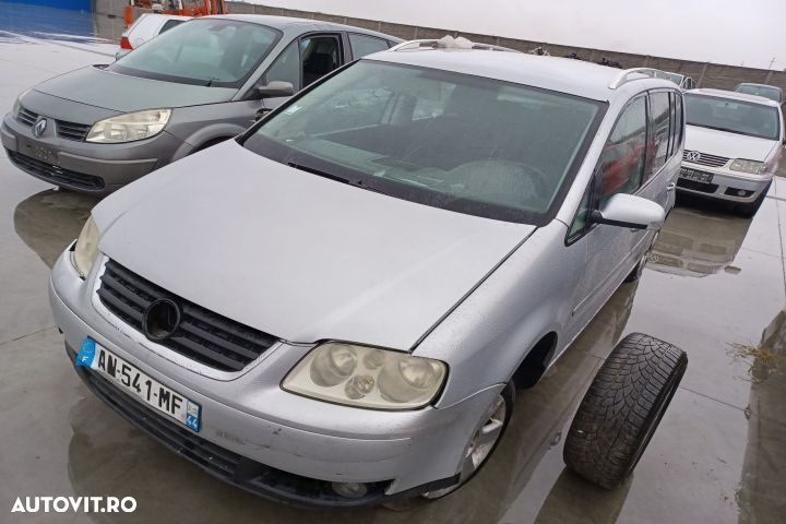 Lampa plafon fata Volkswagen VW Touran 1  [din 2003 pana  2006] seria Minivan 2.0 TDI MT (136 hp) - 3