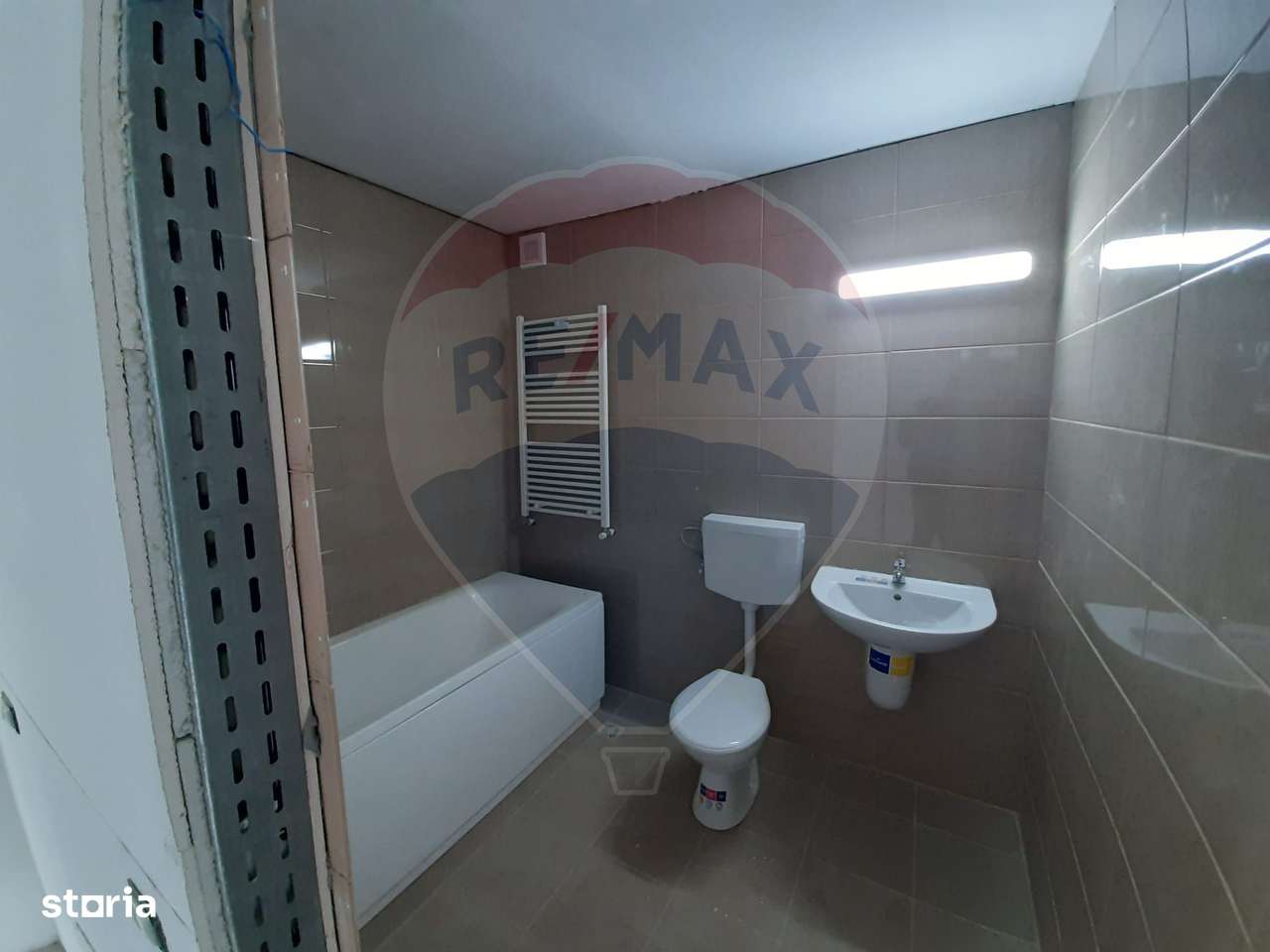 Vila / Pensiune / Camin / Azil seniori, zona superba Moeciu, parcare-8