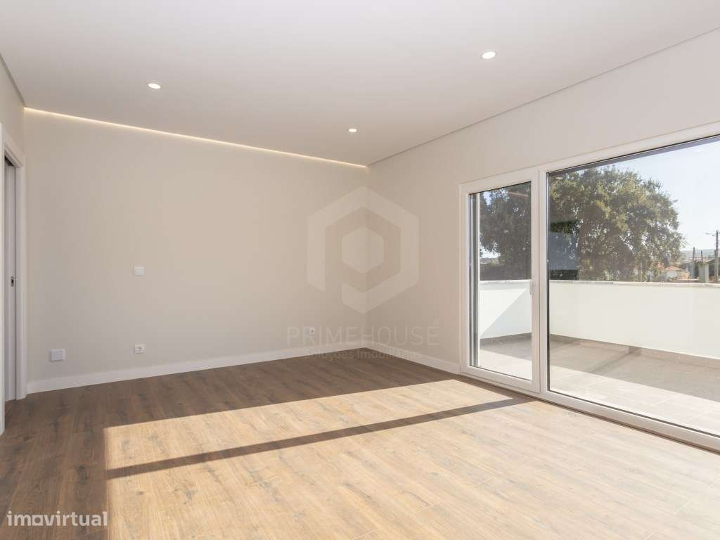 Moradia isolada T5 acabamentos Premium/ piscina e garagem-38