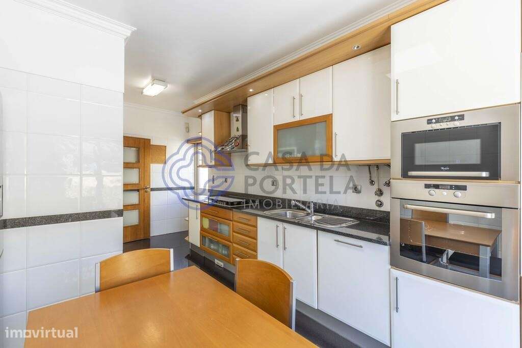 Moradia  T-4 com piscina em Penedo, á 15 minutos de Cascais - Grande imagem: 1/27