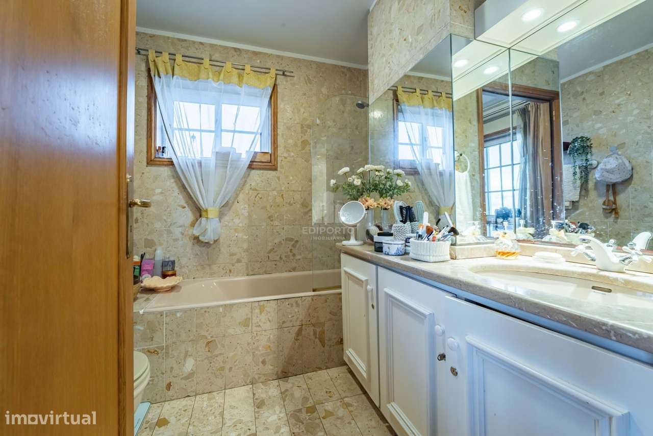 Apartamento T4, em zona Prime de Gaia, na Rua de D.Dinis.-19