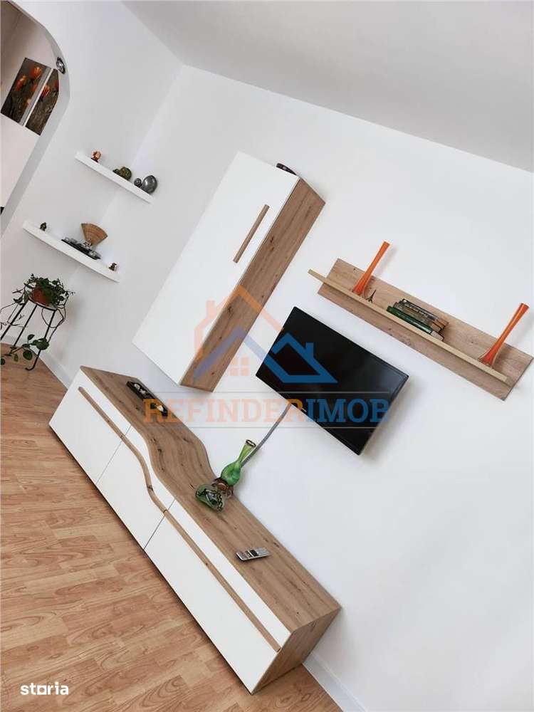 Vanzare apartament 3 camere, zona Berceni- Huedin-0