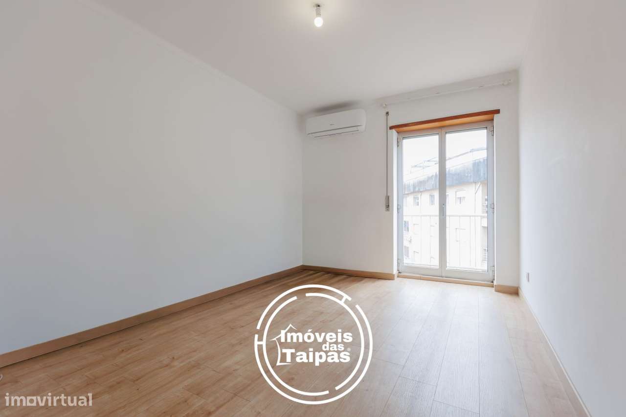 Vende-se Apartamento Duplex Centro das Taipas-19