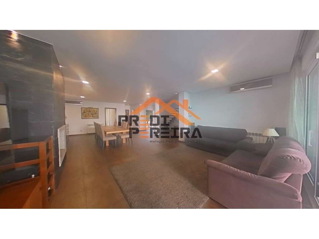 Moradia geminada T5, com piscina e churrasqueira , em Caneças. - Grande imagem: 2/50