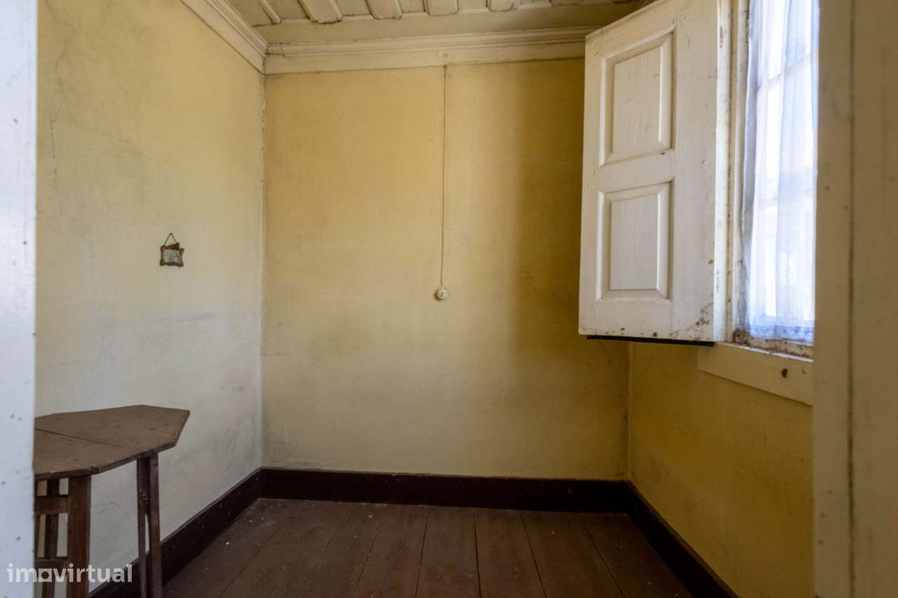 Casa para reabilitar em Arco de Baúlhe – Oportunidade única-24
