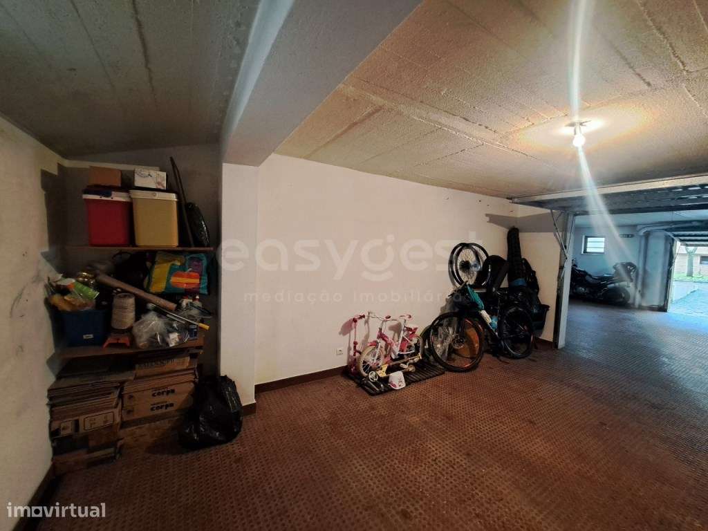 Garagem fechada em Box na Freguesia de Santiago Maior na Cidade de ... - Grande imagem: 5/12