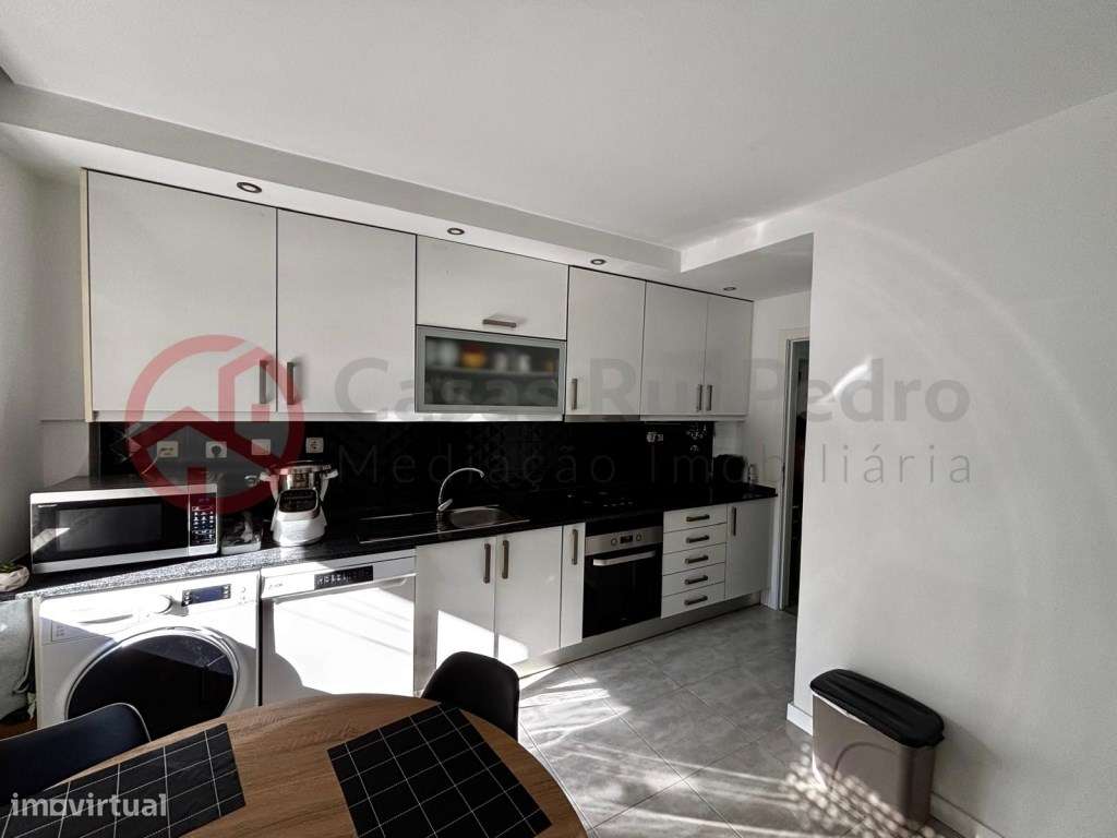 Apartamento T2 com arrecadação em Santa Marta do Pinhal, Corroios-6