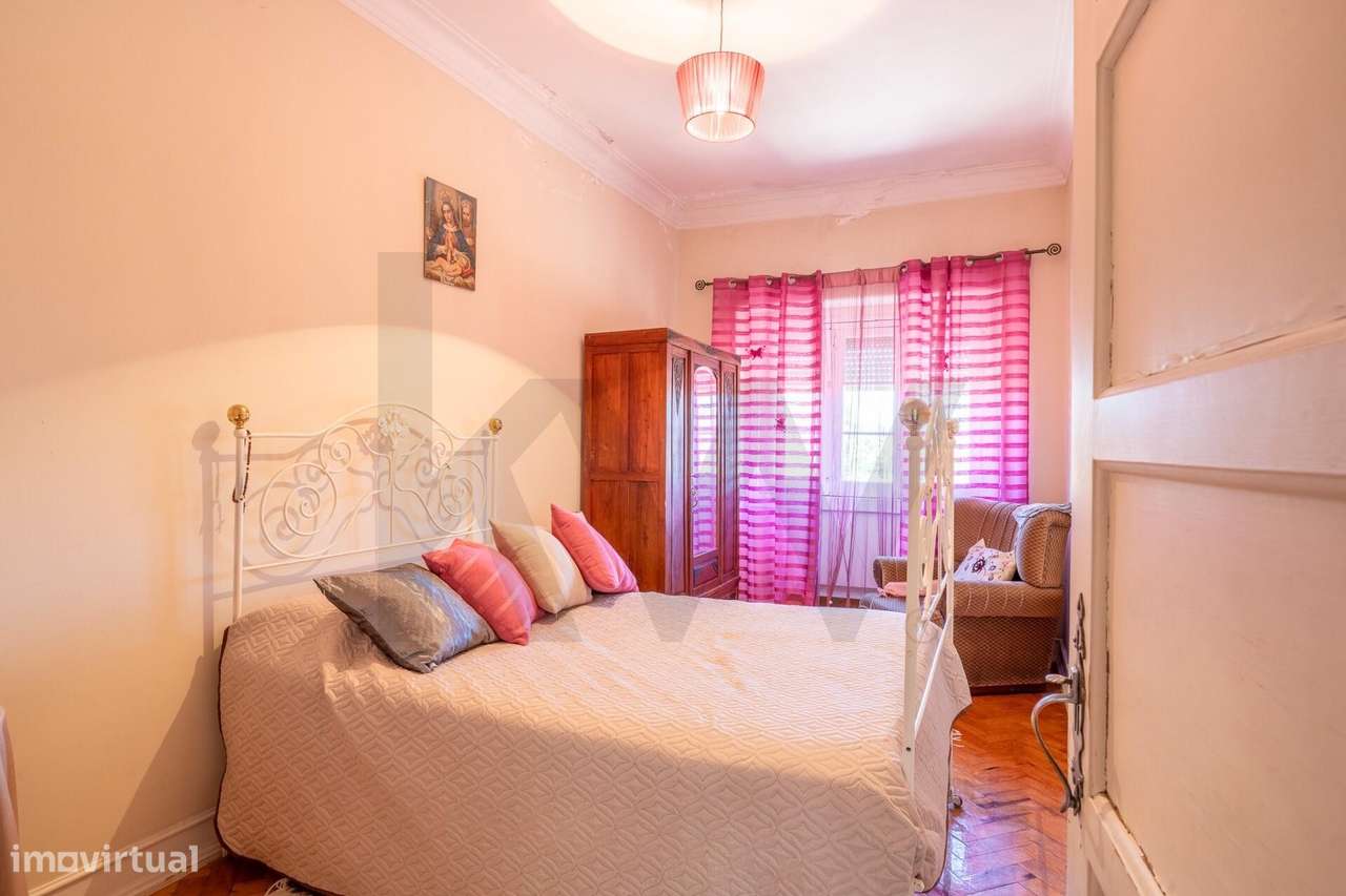 Quinta com 14.920m2 com Moradia T6 e Café em Tomar-10