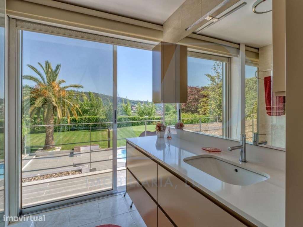 Moradia T4 +1 com piscina-27