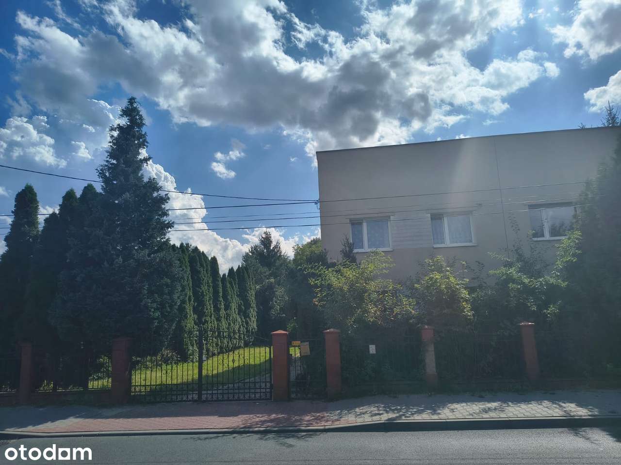 Dom 124 m² z 2 mieszkaniami, dz. 1171 m², garaż, Będzin – Łagisza