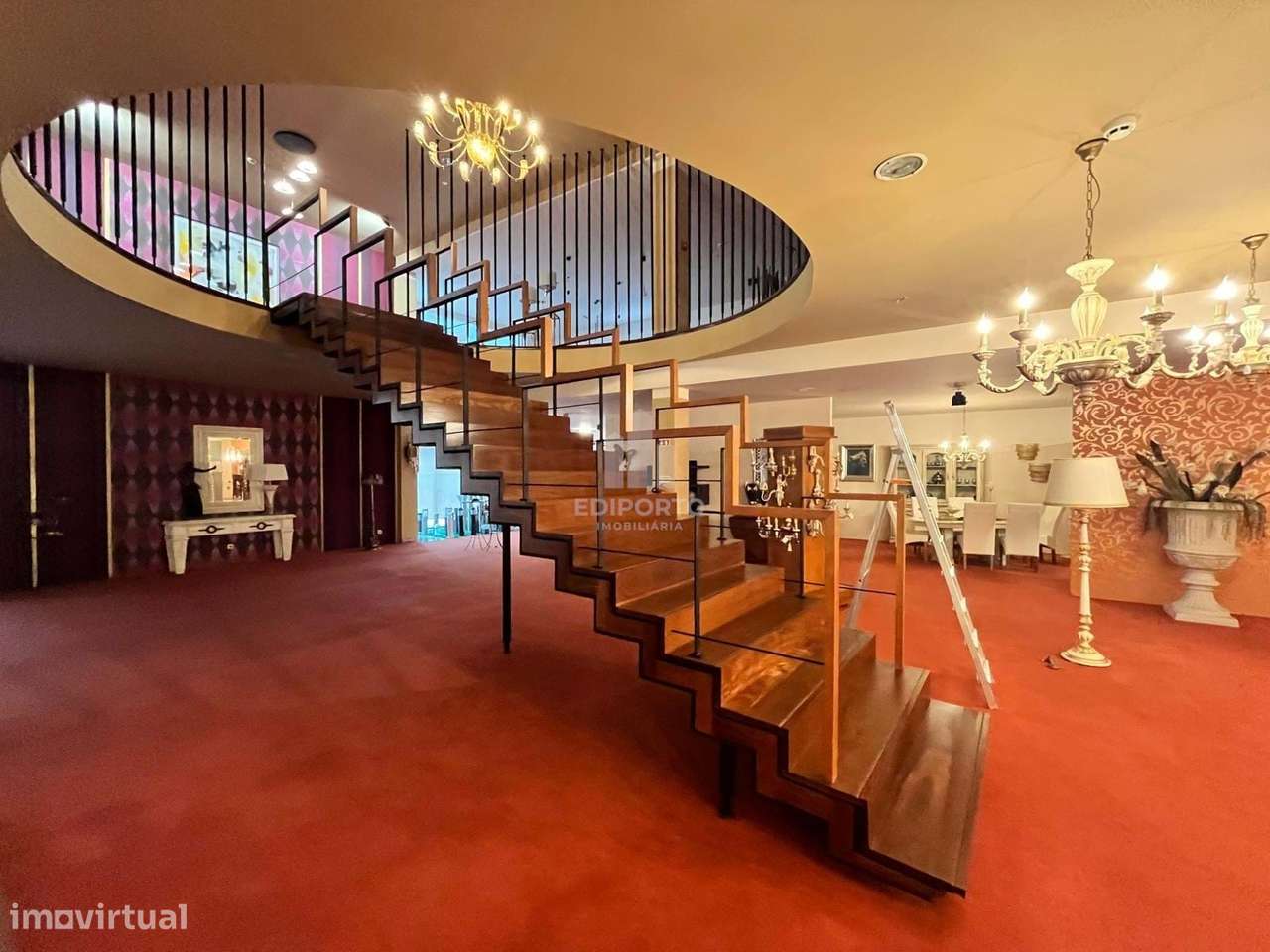 2 Edifícios de referência para arrendamento em frente ao Shopping Ferr - Grande imagem: 2/26