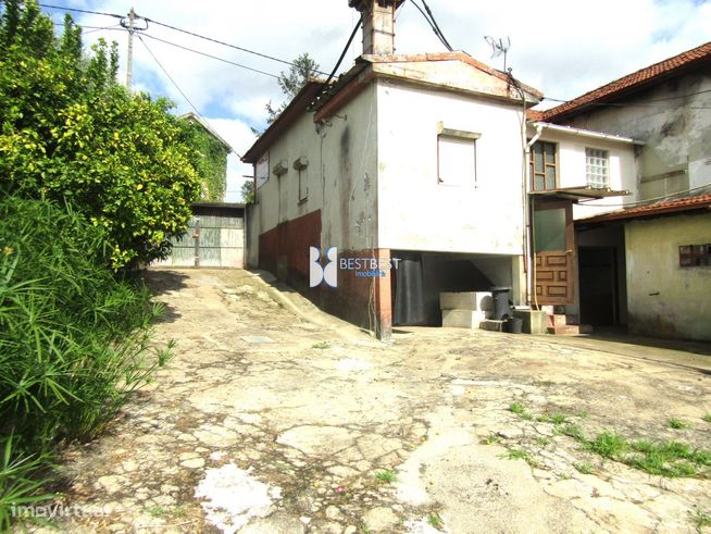 DUAS MORADIAS PARA RESTAURO,MAIS  TERRENO ( 3 ART.MATRICIAIS ),JUNTO C-9
