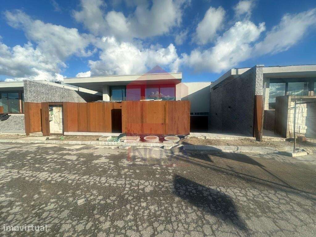 Moradia Banda Térrea com Piscina, Palmeira-13