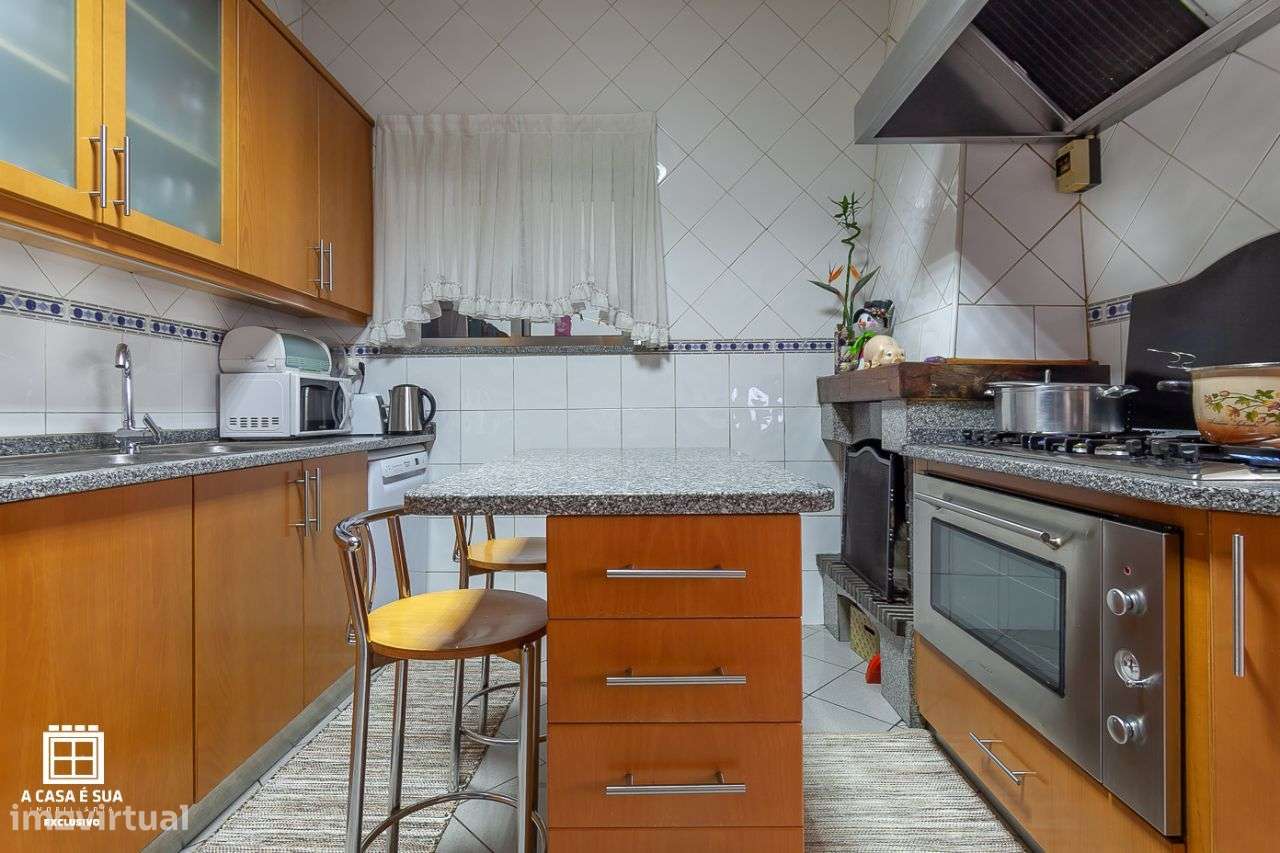 Moradia T2 com comércio em S. João da Madeira - Exclusivo - Grande imagem: 4/45