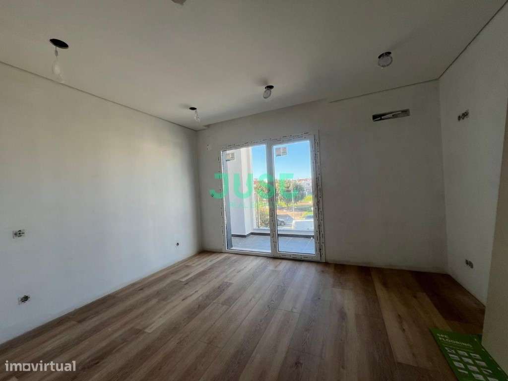 Moradia charneca da Caparica - t4 com margem e piscina quase pronta-11