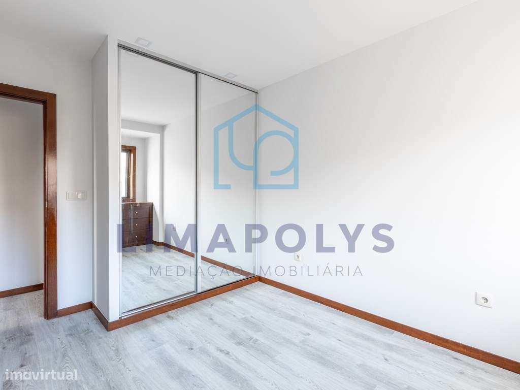 Apartamento T1 renovado com terraço privado-4