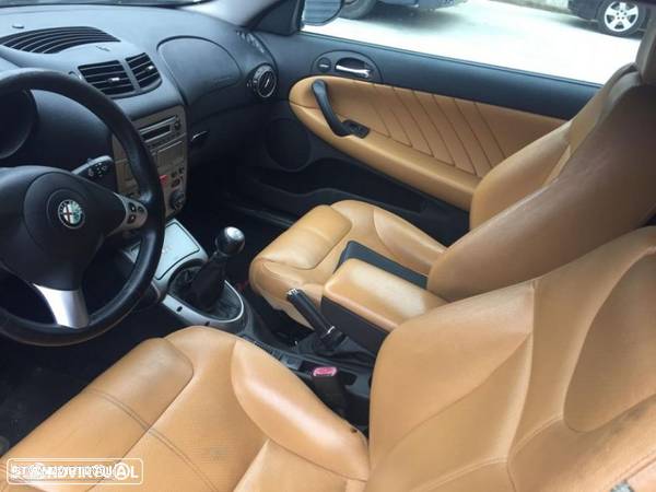 Alfa Romeu Gt 1.9 multijet 150 cv de 2005 para pças - 6