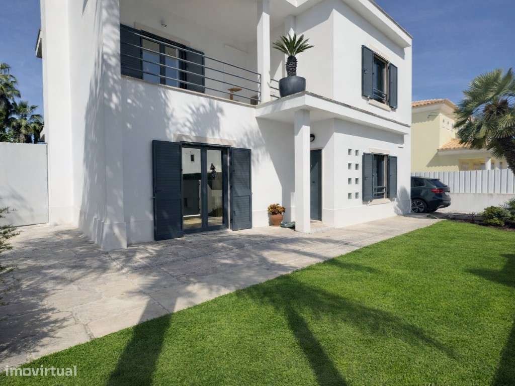 Moradia T4 isolada com piscina privada, jardim, garagem e 595 m² de...-5