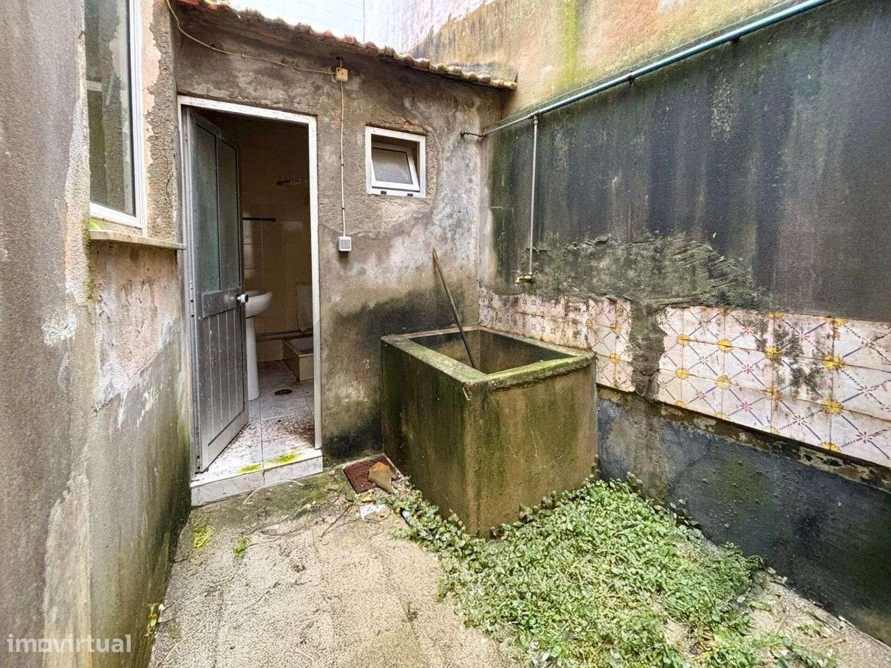 Moradia T2 Térrea com Sótão Beira Mar (para recuperar)-14