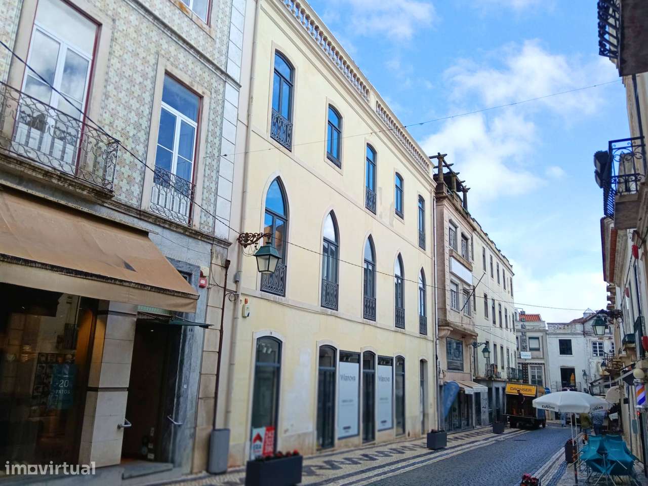 Loja com Grande Visibilidade no Centro de Santarém - Grande imagem: 2/7