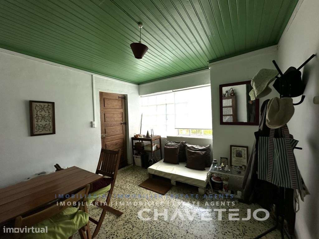 Quintinha com duas casas de campo e uma arrecadação a cerca de 4 km...-20