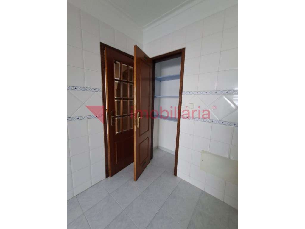Apartamento T2+2 em Paredes, Alenquer-29