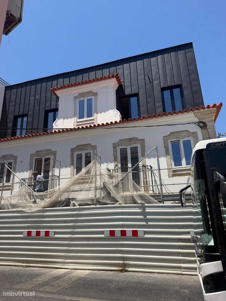 T2 Carcavelos | 75 m² | obra a terminar | Elevador | Arrecadação-0