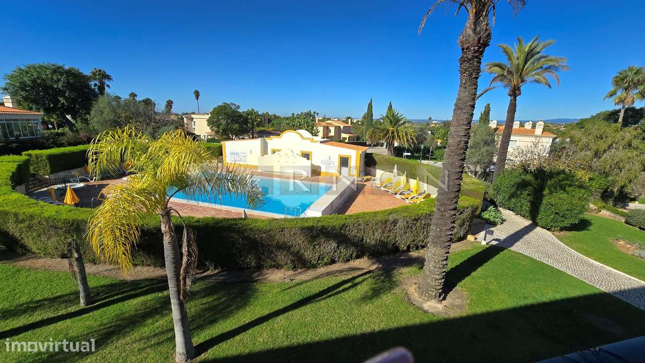 Apartamento de 2 quartos para venda no resort Gramacho Golf apenas a 1-10