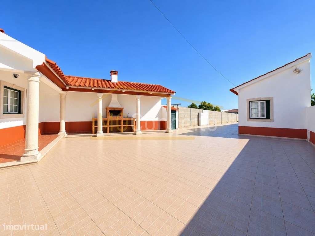 MORADIA T3 COM 2 ANEXOS| PISCINA| EXCELENTE LOCALIZAÇÃO E POTENCIAL...-15
