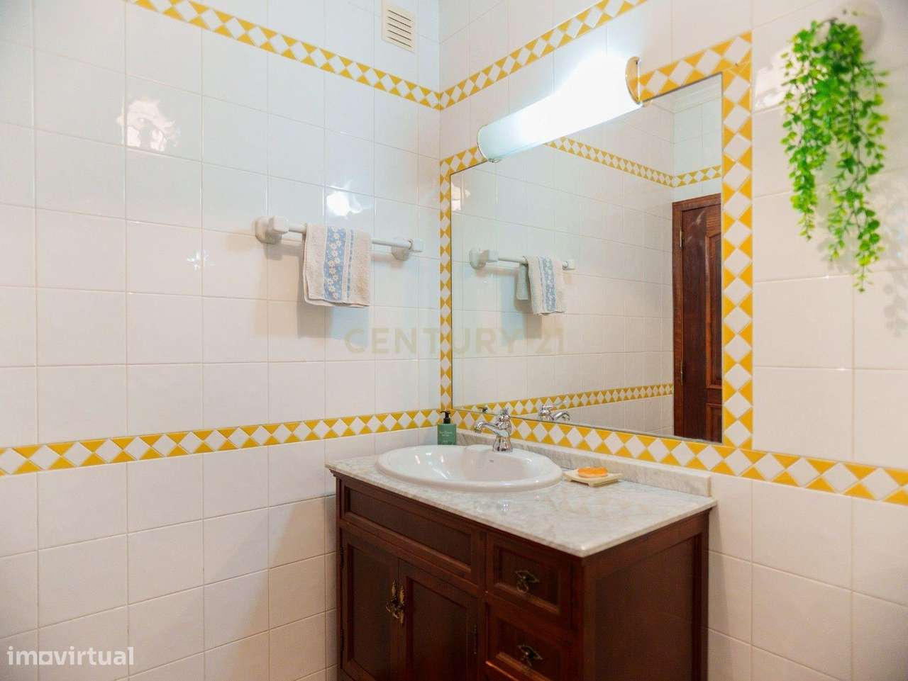 Projeto exclusivo - 2 Moradias  de luxo V4 e V2  em lote de 1080 m2 --15