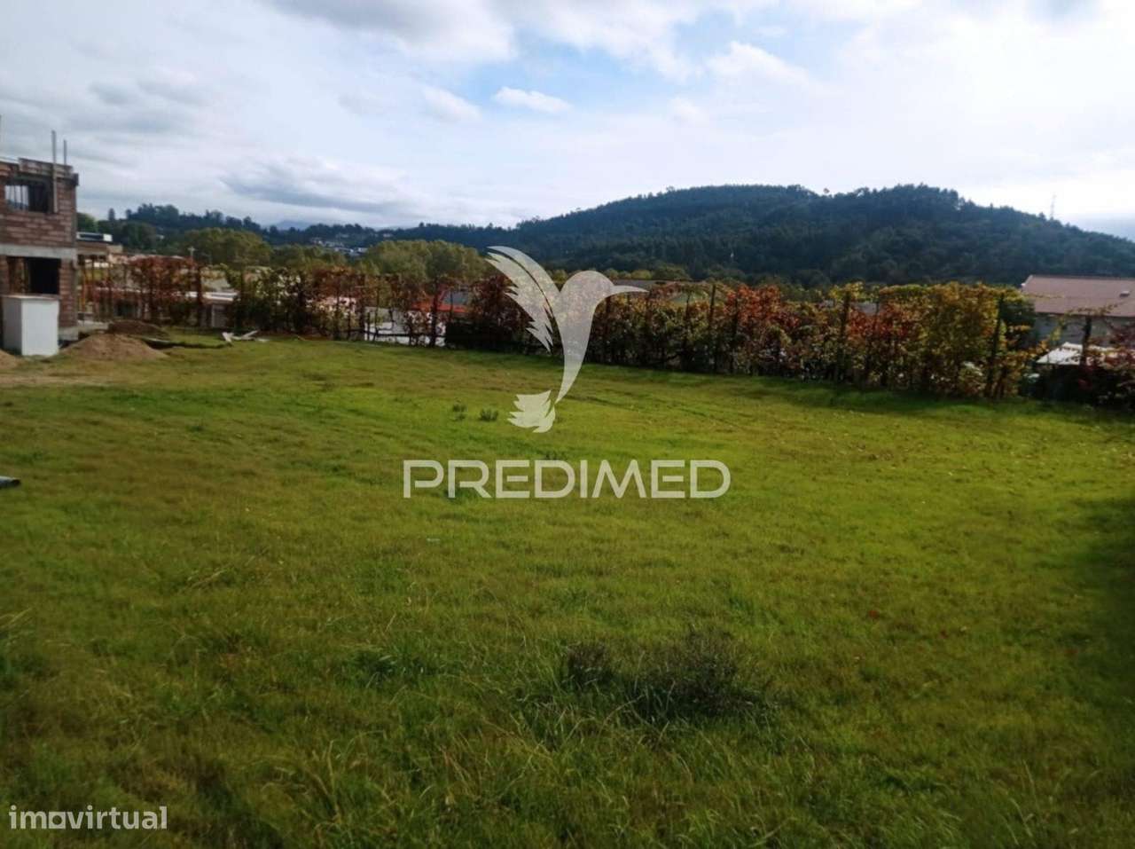 ? Lote de Terreno no Coração da Vila da Póvoa de Lanhoso - Grande imagem: 3/4