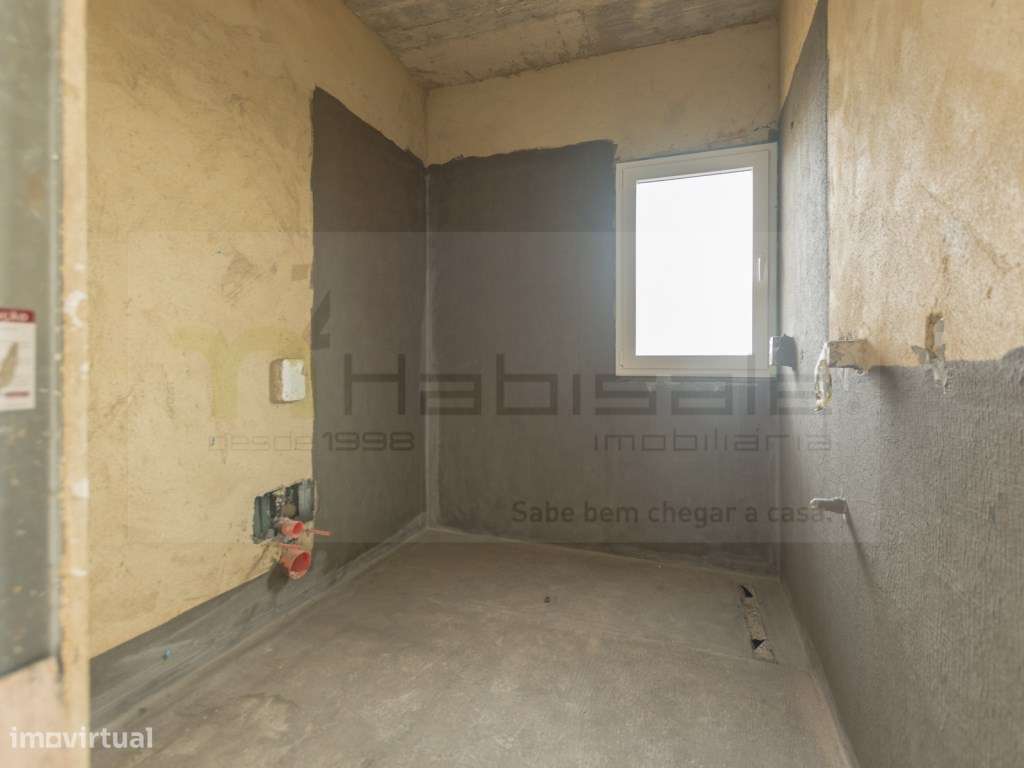 T3 em Condomínio Privado com Piscina no Centro de Famões-20