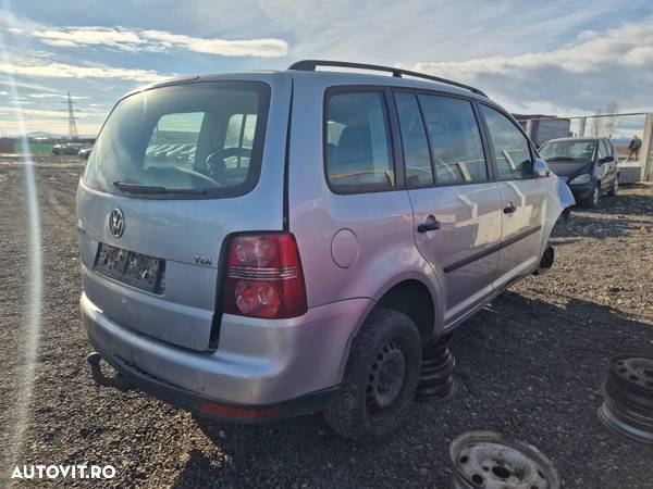 Dezmembram Volkswagen Touran, 1.9 TDI cod BXJ, an 2008, cutie manuala 6+1 - 6