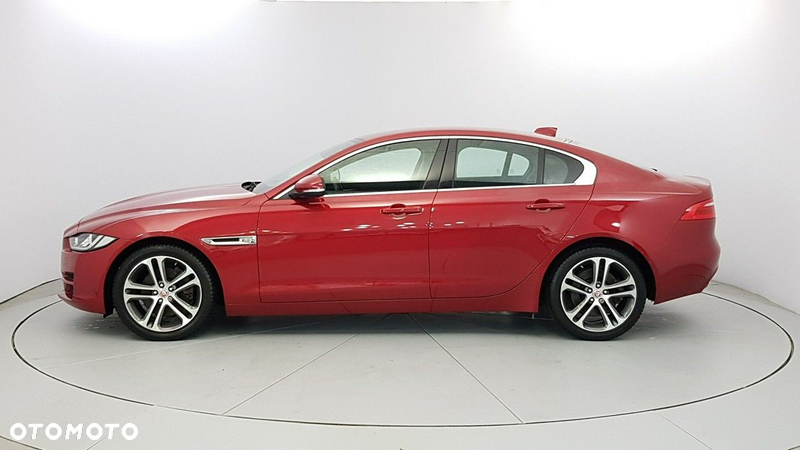 Jaguar XE 2.0 T Prestige - 4