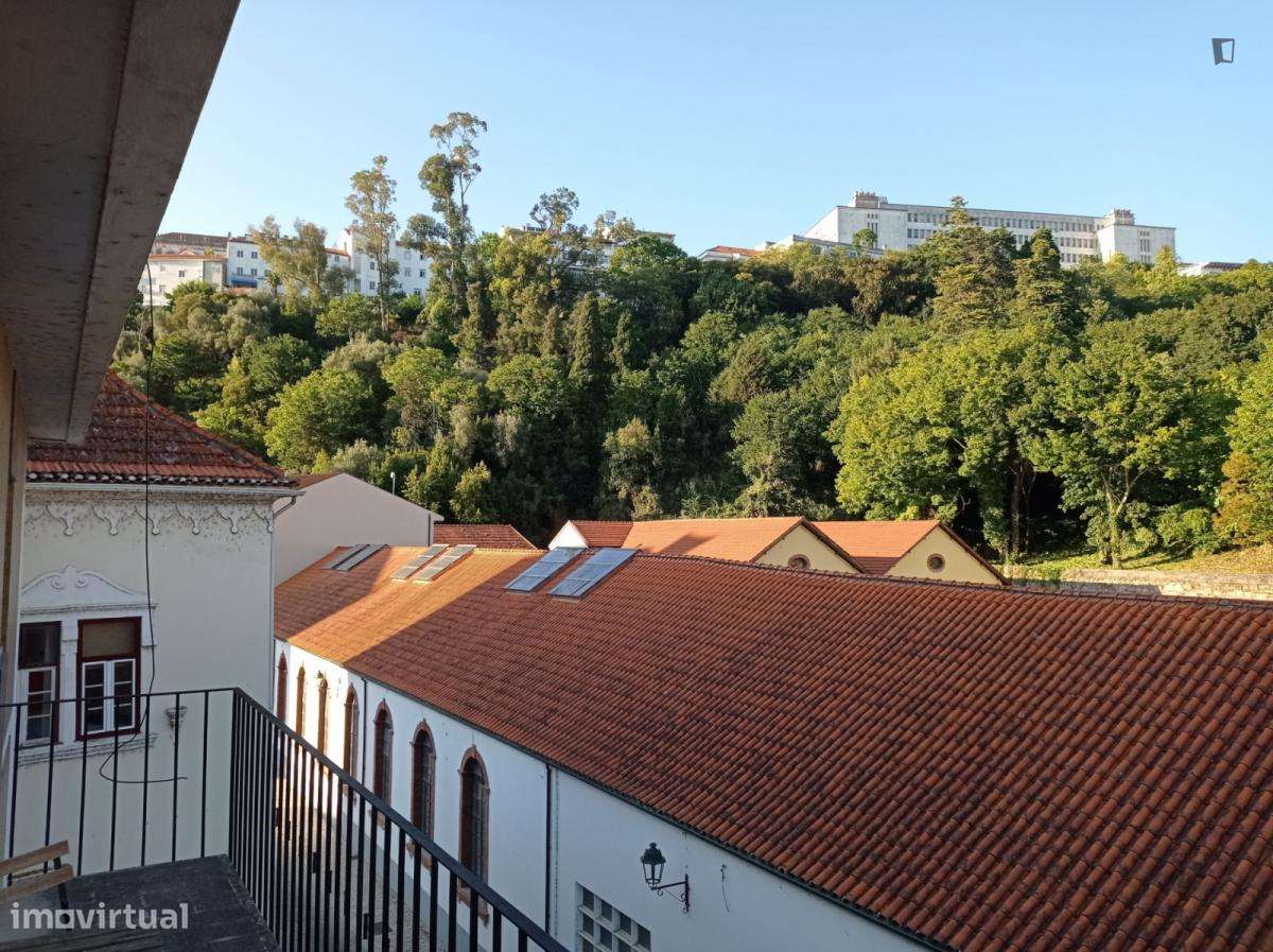 Quarto - localizado em Baixa Coimbra - Grande imagem: 5/6
