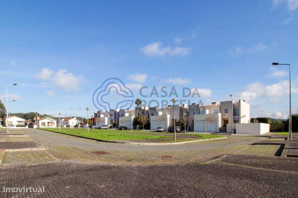 Terreno para construção de moradia geminada | Castelo da Maia | Cidade - Grande imagem: 5/11